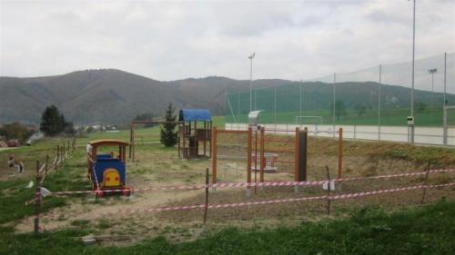 Realizácia detského ihriska pri ZŠ s MŠ (Nadácia SPP) r. 2014
